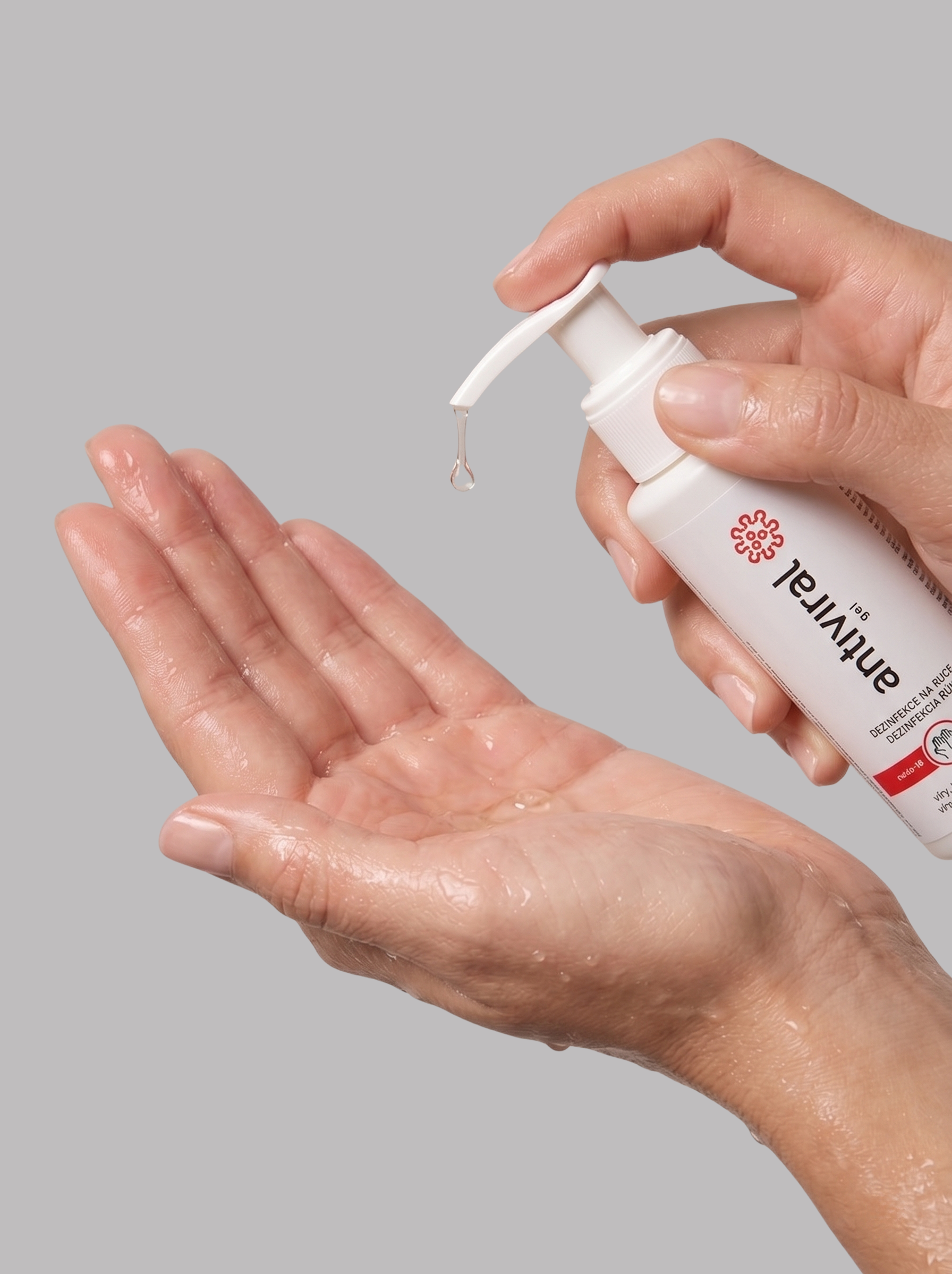 Dávka gelu ANTIVIRAL vytlačená do otevřené dlaně